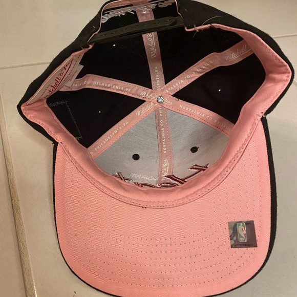 NWT! OFFICIALLY LICENSED NBA MIAMI HEAT TEAM SNAPBACK - Picture 4 of 4